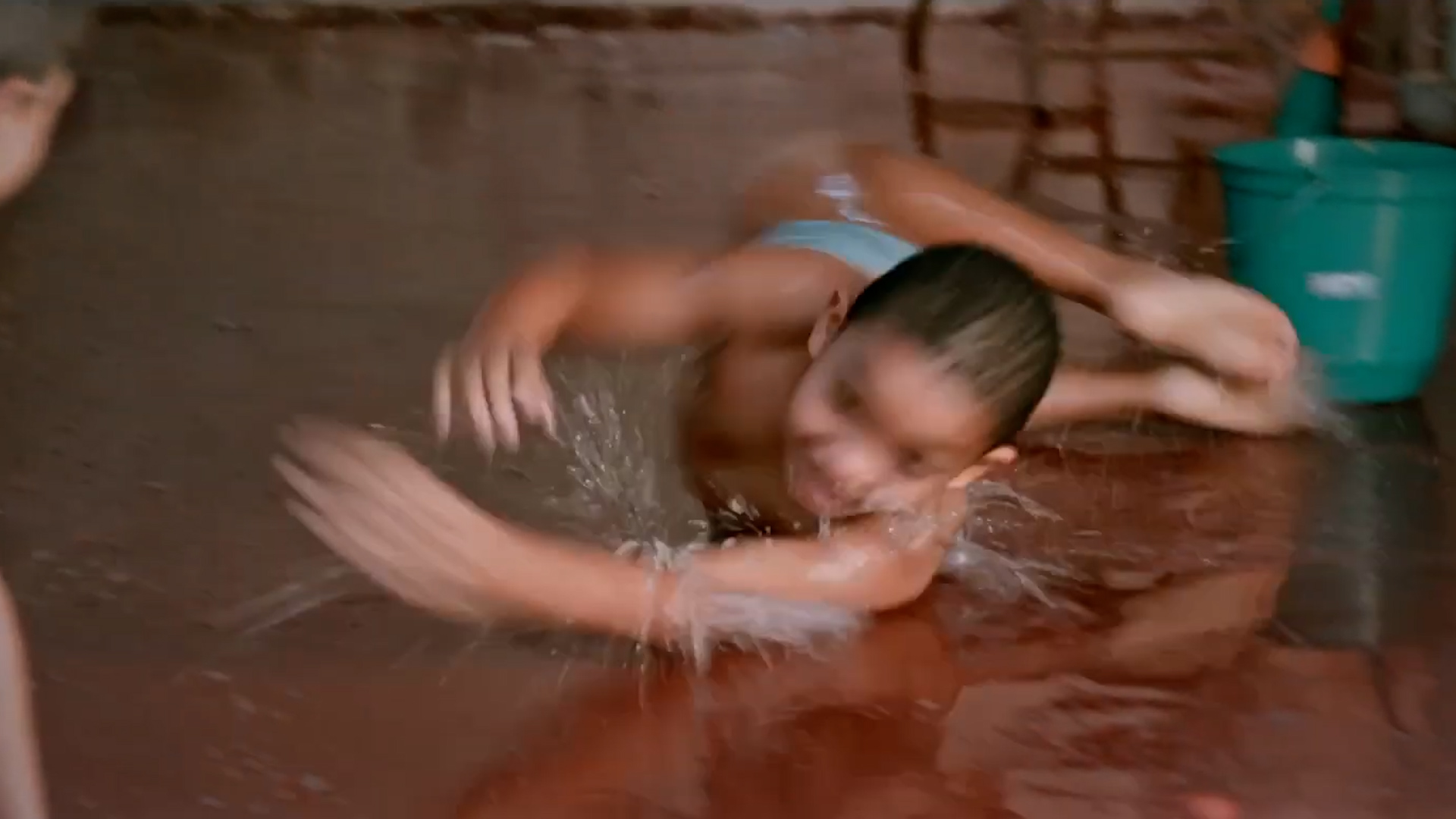 A PISCINA DE CAÍQUE (2018)